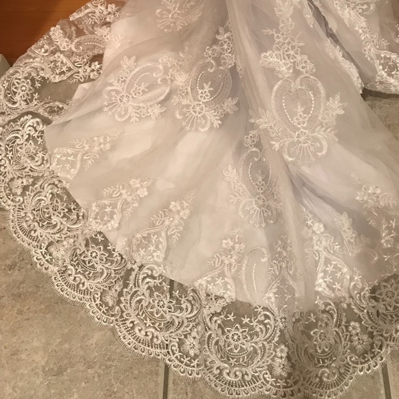 Wedding gown brand new - Picture 4 of 12